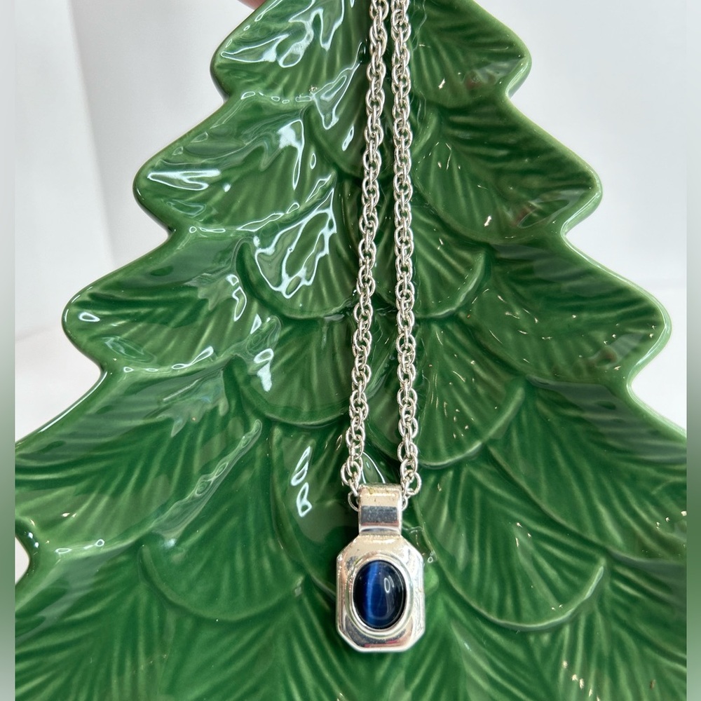 Blue and Silver tone Pendant necklace